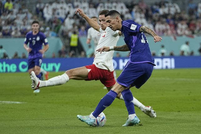 Argentina venció 2-0 a Polonia y jugará ante Australia