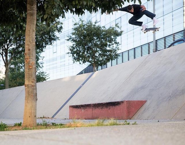 Backside flip de @louielopez en Lyon para PurpleFilm&nbsp;
