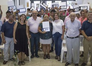 El Gobierno de la Ciudad entregó escrituras a vecinos de 16 barrios