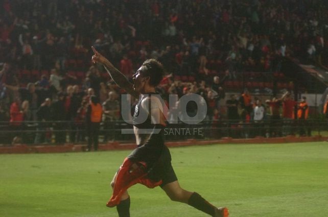 El Pulga Rodríguez se vistió de héroe y Colón ganó una final ante Estudiantes