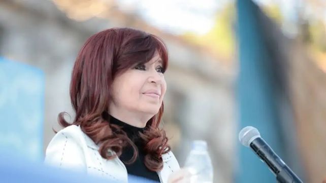 Cristina dijo que los argentinos se merecen medios de comunicación que no los pongan histéricos