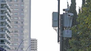 La fibra óptica es el medio que transporta las imágenes que capta cada cámara de videovigilancia que hay en la ciudad.
