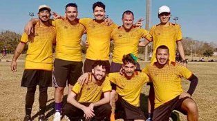 Felicidad. El plantel de Capibá, guiado por su capitán, Leandro Mansilla (abajo a la derecha), vivió un momento único.