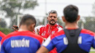 Gustavo Munúa, al frente de los entrenamientos en Unión