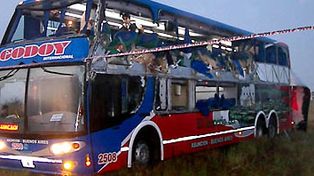 Cinco muertos y ocho heridos al  chocar un colectivo en el Chaco