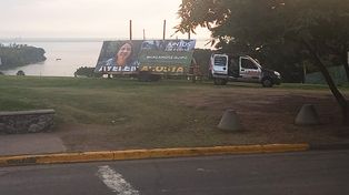 Patito Sirirí: retiran cartel de la diputada Ayelén Acosta
