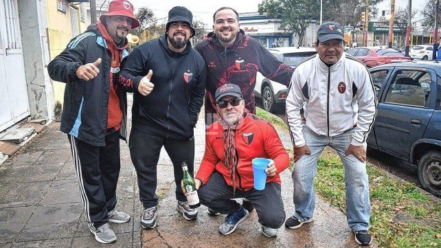Los hinchas de Colón le pusieron clima pasional al partido ante Estudiantes (BA) Los hinchas de Colón le pusieron clima pasional al partido ante Estudiantes (BA)