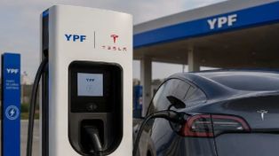 Autos eléctricos: YPF y Tesla proyectan cinco rutas con supercargadores desde Rosario para 2027