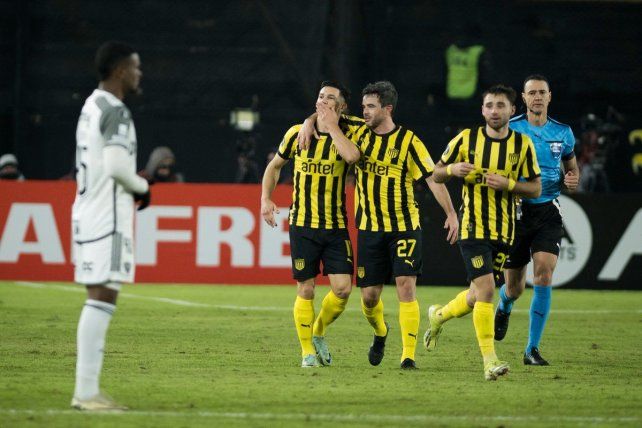 Peñarol festejó y se acomodó en la tabla.