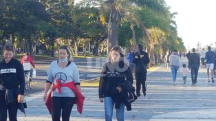 Confinamiento: la Costanera Oeste santafesina lució con mucho movimiento