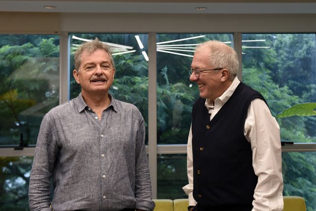 Daniel y Ángel, sólo falta Jorge en la imagen, llevan juntos casi 50 años. 