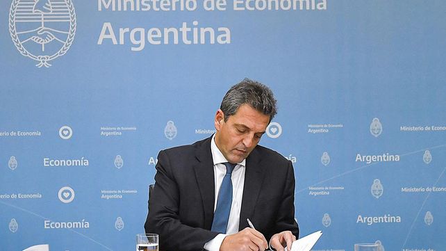 Sergio Massa confirmó la importación de combustibles para asegurar el abastecimiento