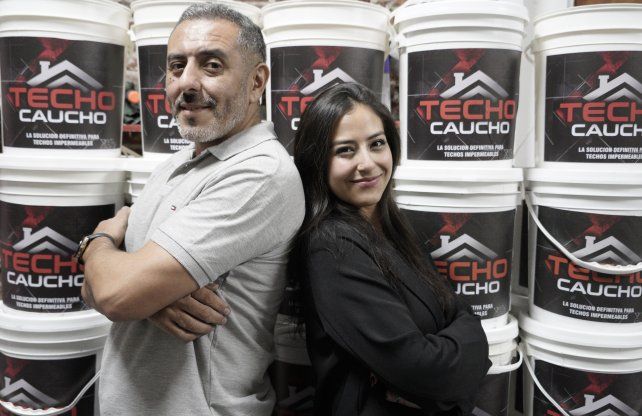 Los Insaurralde: Pablo junto a su hija Micaela llevan adelante la fábrica y el local en calle Balcarce al 3.500.