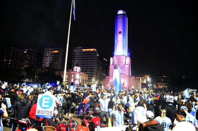 El Monumento a la Bandera fue el centro de los festejos