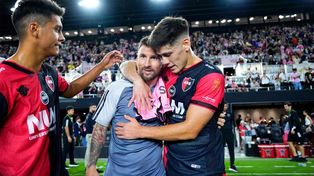 Al finalizar el encuentro, Franco Díaz se acercó a Lionel Messi para abrazarlo y pedirle la camiseta, la cual le habría sido prometida.