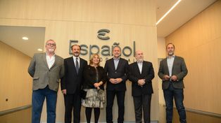 El gobernador Omar Perotti, la ministra Sonia Martorano en el acto, junto con autoridades del hospital.