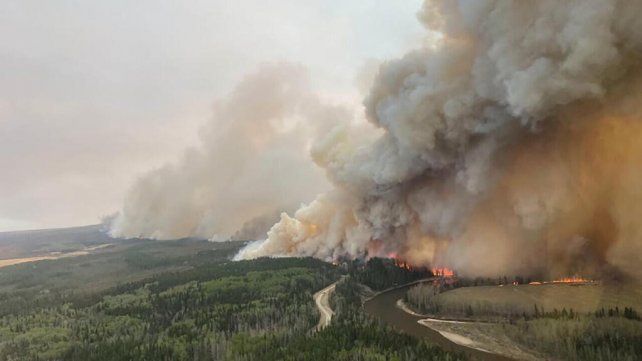 Los incendios forestales arrasan Canadá y amenazan el ecosistema y la salud de millones