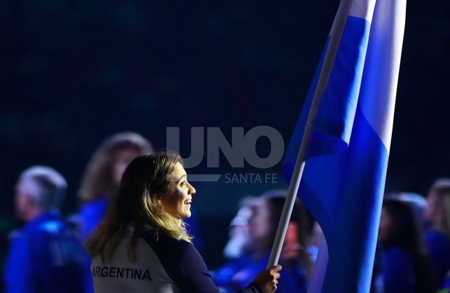 Delfina Pignatiello llevó la bandera Argentina