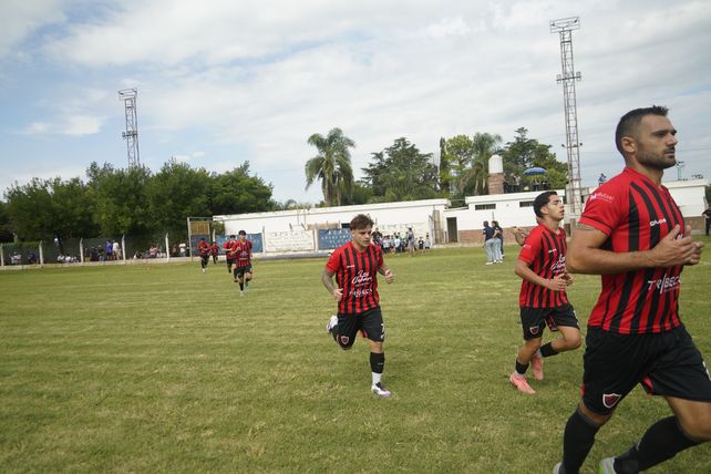 Unión sale a la cancha.