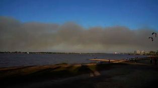 Puente Victoria Rosario: advierten por humo de incendios. Brigadistas de Entre Ríos y Santa Fe trabajan hace semanas para sofocarlos