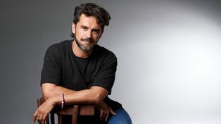 Gonzalo Heredia estuvo en Rosario presentando su novela Extranjera, en la que indaga sobre los orígenes familiares en un relato a dos voces
