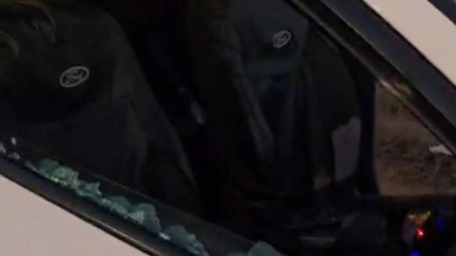 Adolescente golpeó a policías y destruyó patrulleros: Fue entregado livianamente a sus padres