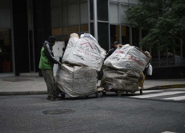 Una tarea pesada. Los materiales más recuperados son el cartón