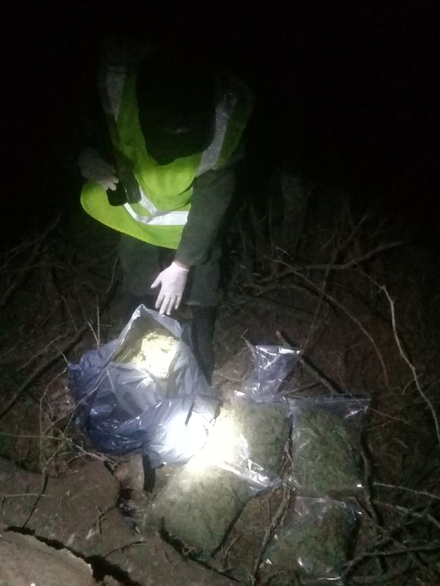 Descubren ketamina, marihuana y dinero en un vehículo blindado