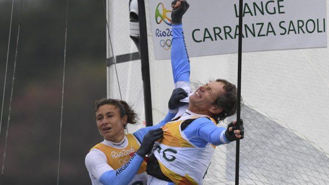 La rosarina Cecilia Carranza Saroli y su compañero ...
