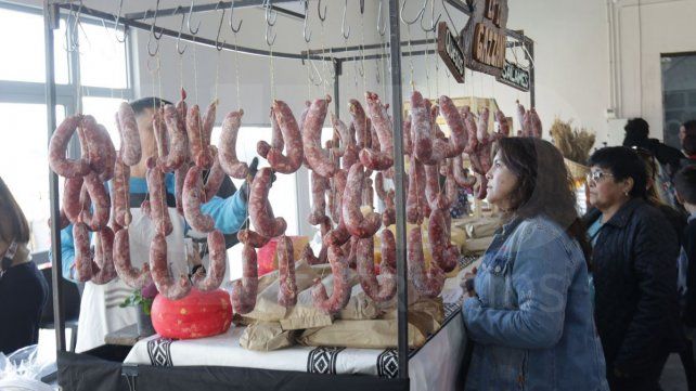 Miles de personas recorren lo stands y puestos de comida de Sabores de Paraná