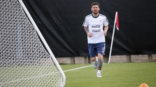 La FIFA sancionó duramente a Messi y no podrá jugar con la Selección por cuatro partidos