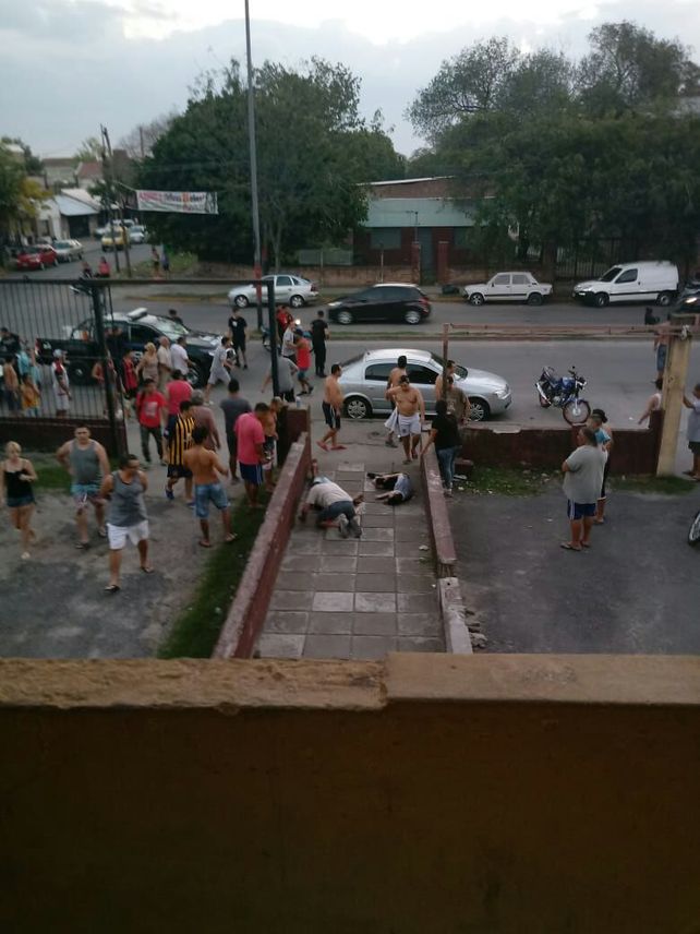 Sujetos armados pasaron por Grandoli al 4900 y efectuaron múltiples disparos. (Foto: @joseljuarezJOSE)