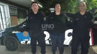 Dramático momento en Bº Nueva Pompeya: tres policías le salvaron la vida a un bebé que no podía respirar