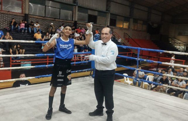 El colonista Dylan Acuña ganó por puntos en el festival realizado en el Roque Otrino.