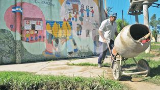 A pesar de los estigmas, el barrio se pone de pie con sus laburantes