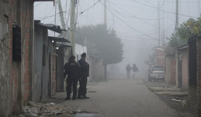 Silbidos y emboscada a agentes de civil: cómo fue el crimen del policía federal en Villa Banana.