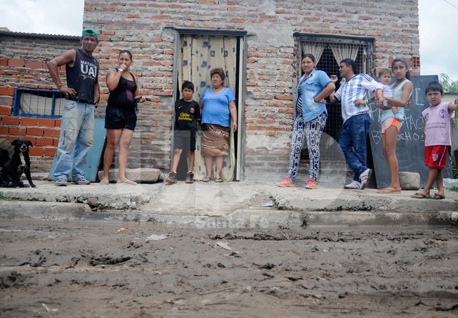 Vecinos de Barranquitas Oeste se inundan por una obra de desagües mal realizada