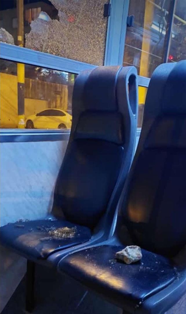 Vecinos de barrio Acindar temen quedarse sin colectivos por los constantes ataques a piedrazos