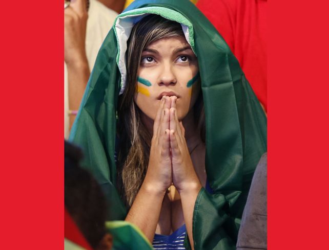 La hinchada femenina desplegó la sensualidad carioca en el primer partido del Mundial