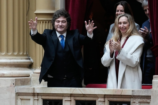 Javier y Karina Milei se ubicaron en uno de los palcos de Diputados.