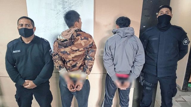 Los dos muchachos estaban tanteando para abrir un auto y una casa en Colastiné. Quedaron tras las rejas