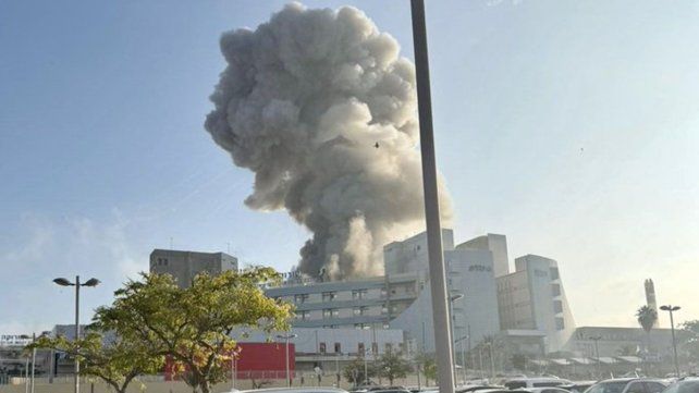 Un misil iraní impactó en un hospital de Israel y aclaran que el ataque era a instalaciones de inteligencia Un misil iraní impactó en un hospital de Israel y aclaran que el ataque era a instalaciones de inteligencia
