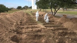 Cavan cientos de fosas en un cementerio de Córdoba