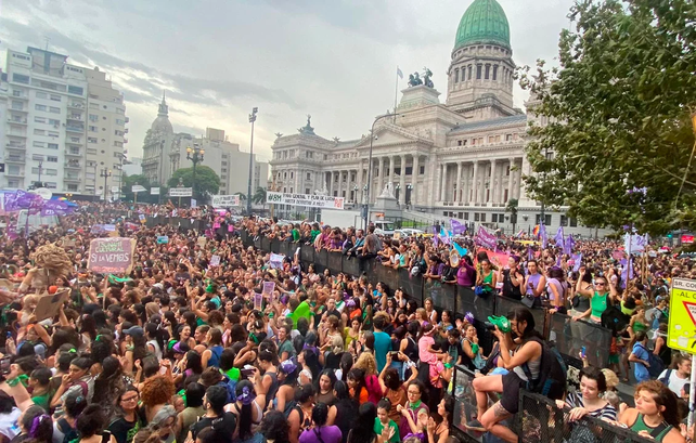 Impactante movilización del colectivo de mujeres en Caba en un nuevo 8M