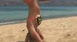 el destape de candelaria ruggeri en la isla griega mykonos haciendo yoga en la playa