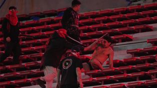 Hinchas de Independiete ingresaron a la tribuna de U de Chile y protagonizaron graves incidentes.&nbsp;