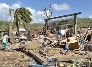 El huracán Patricia cruzó México dejando menores daños que los esperados