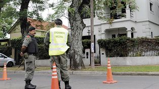 Gran redada en busca de los agresores del gobernador, dejó una docena de detenidos en allanamietos y operativos