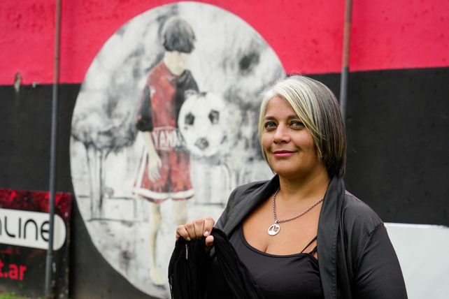 Erica trabaja ahora en la tienda oficial en el predio de Malvinas de Newell’s y recuerda emocionada aquella nota. &nbsp;