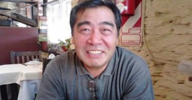 Oscar Nakazato salió el viernes a la mañana de su casa de Villa Tesei para buscar 1.200 trofeos con $80 mil de la Liga de Fútbol Infantil de Hurlingham.
